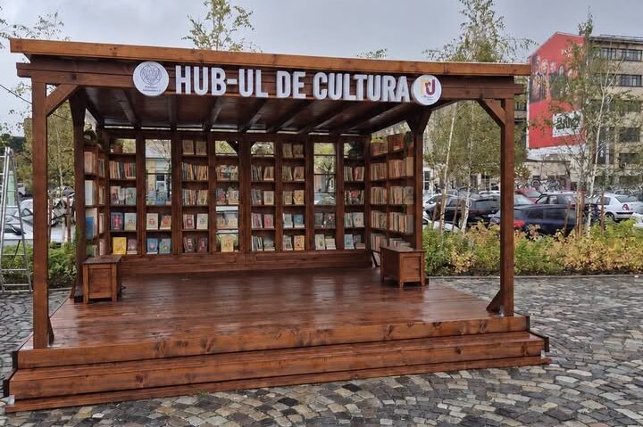 BUCUREȘTI: Bibliotecă în aer liber, în Piața Matache
